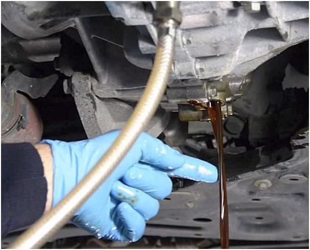 Как долить масло в двигатель на холодном автомобиле и как это сделать правильно?